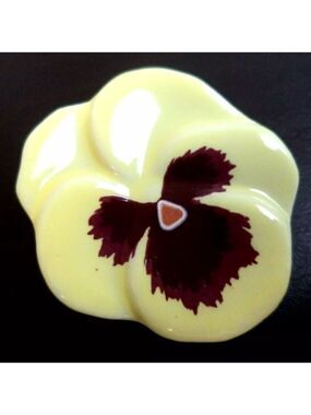 AVON FLOWER 1 5/8" BROOCH